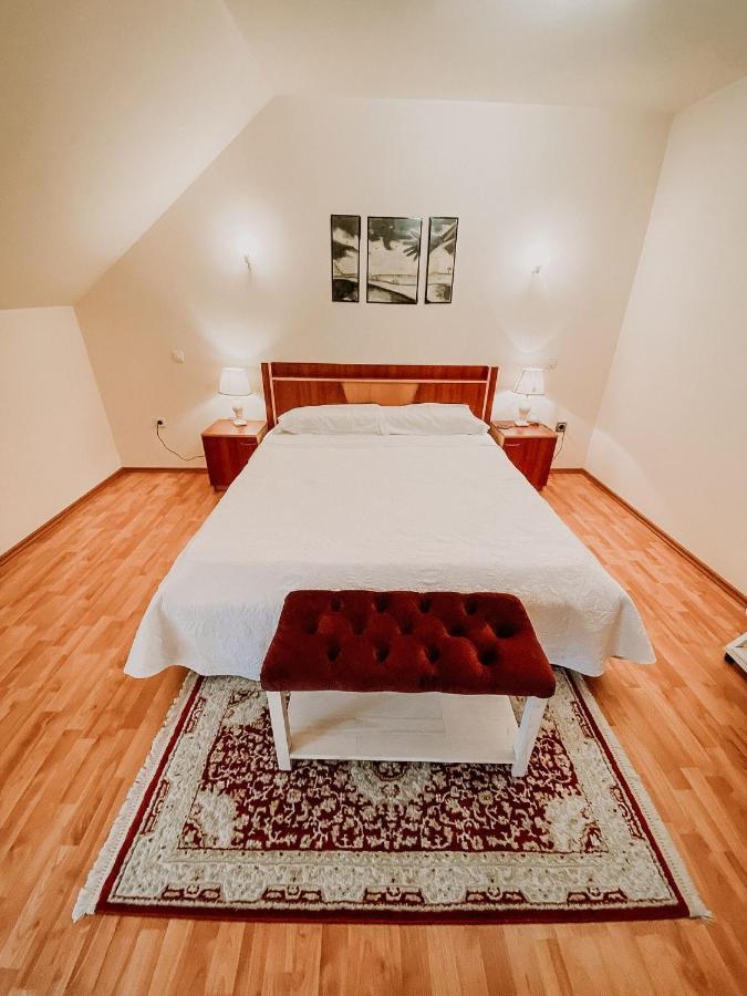 Cosy Bedroom For 2 With Balcony In A Family Villa Turnu Măgurele Exteriér fotografie
