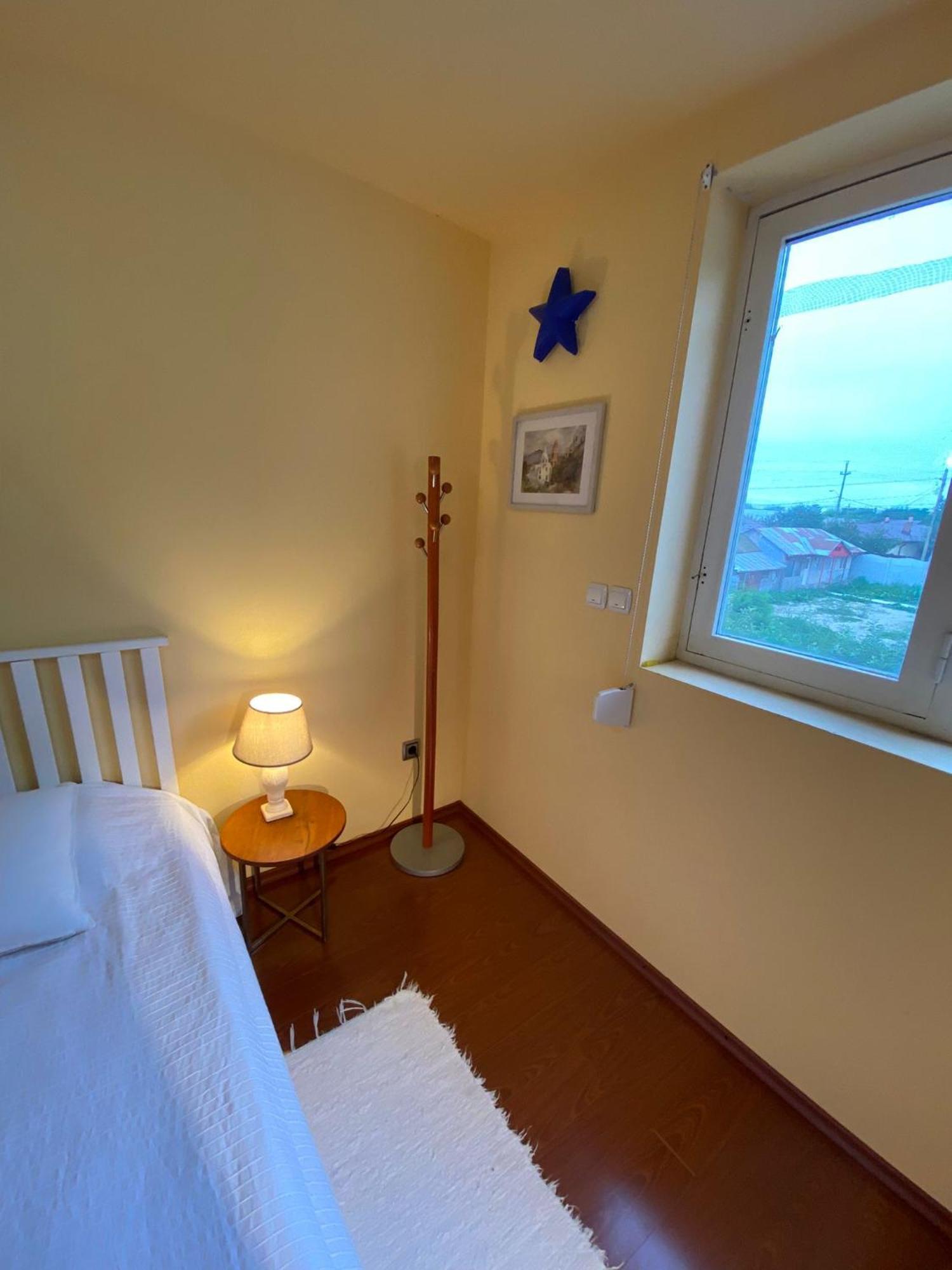 Cosy Bedroom For 2 With Balcony In A Family Villa Turnu Măgurele Exteriér fotografie